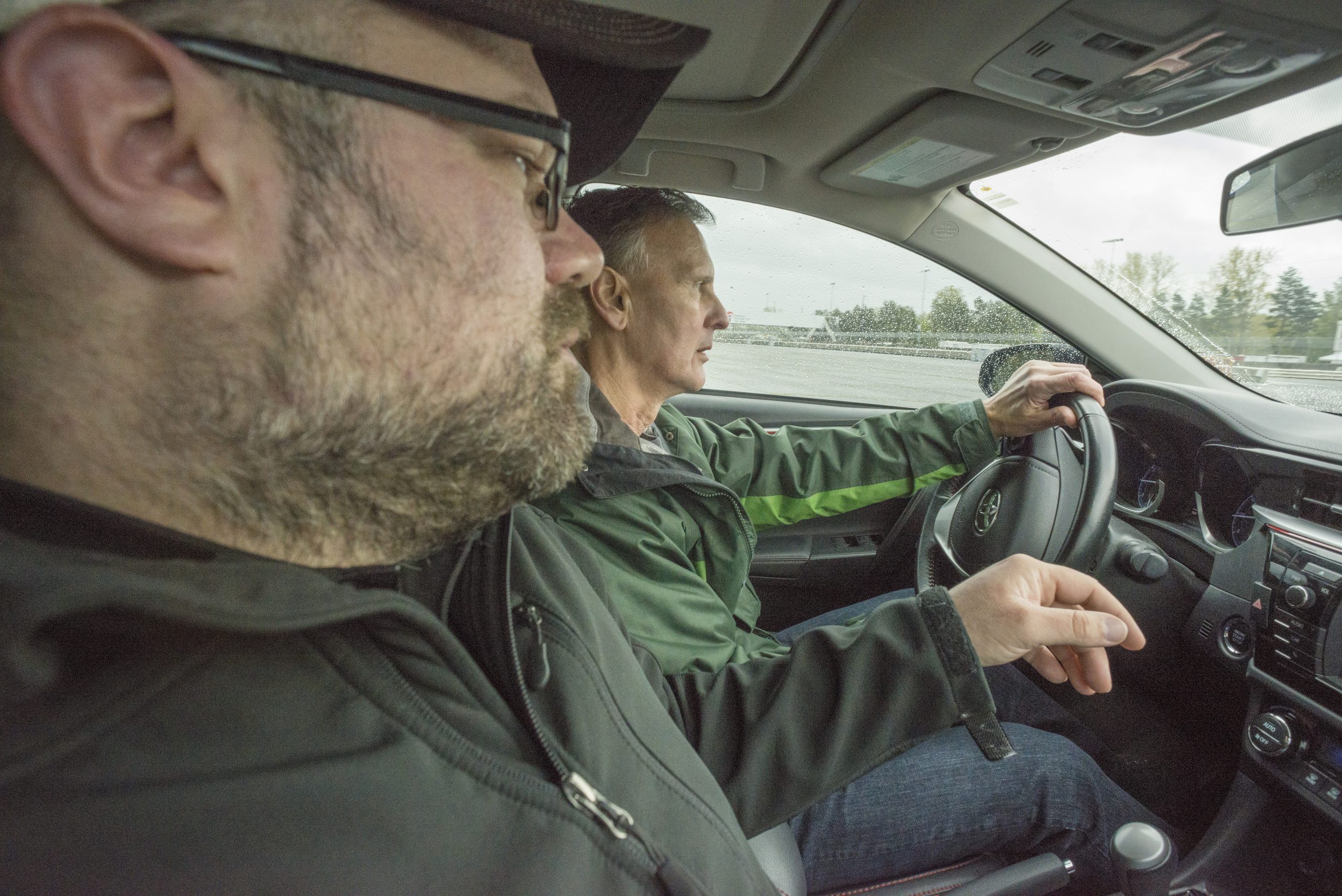 4 ways to avoid distracted driving